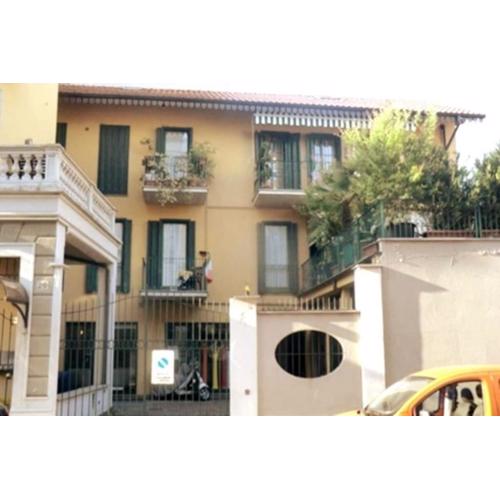 Apartment near Metro