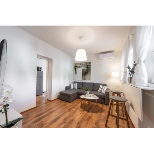 Apartment Near Old Town With FREE PARKING