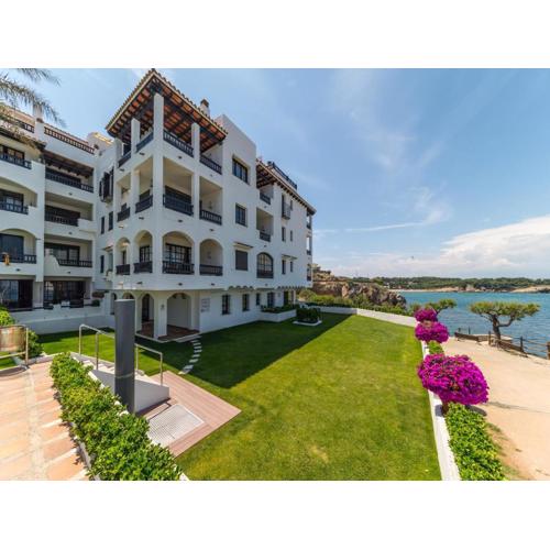 Apartment near Platja Cala de la Creu