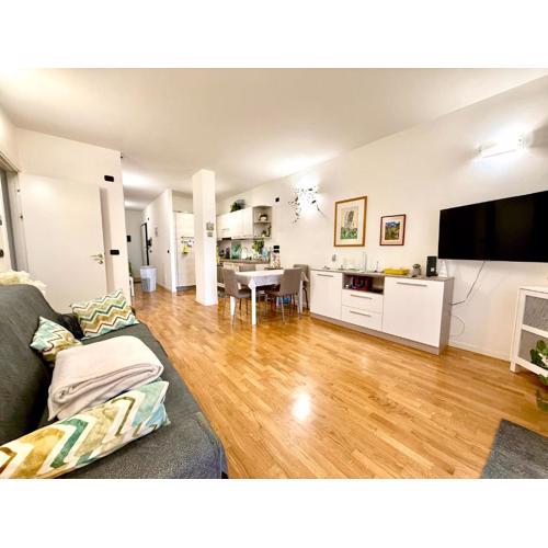 Apartment near the Old Town and city Center of Ferrara - Private Parking spot on the River - Amazing View