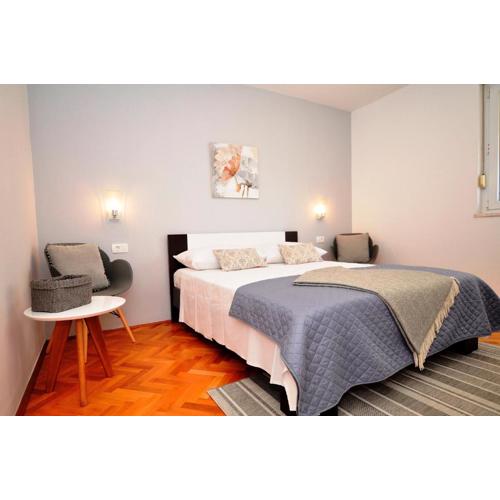 Apartment Nesh Split