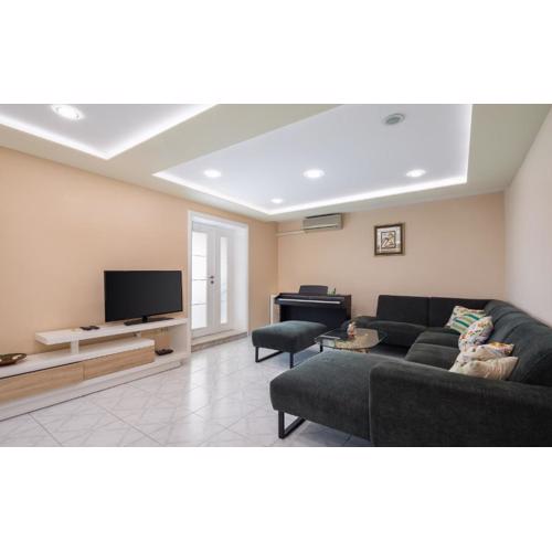 Apartment Nikola - near town centre