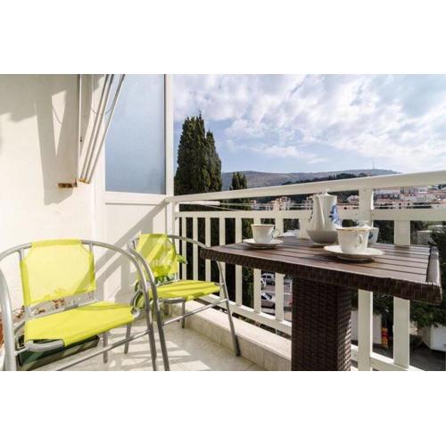 Apartment Nina - One Bedroom Apartment with Balcony