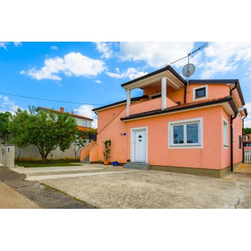 Apartment Orhidea in a peaceful setting near Umag