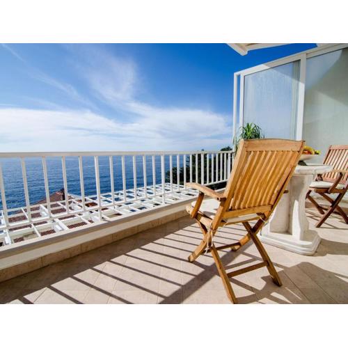 Apartment Paco - Three-Bedroom Apartment with Balcony and Sea View