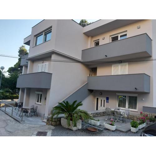 Apartment Pahljina