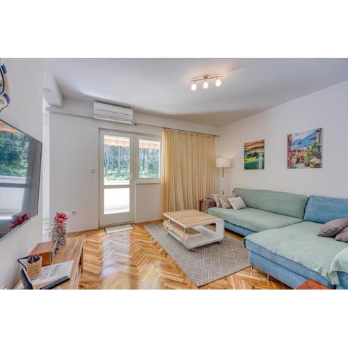 Apartment Pavluk with Balcony