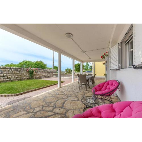 Apartment Pia MERA