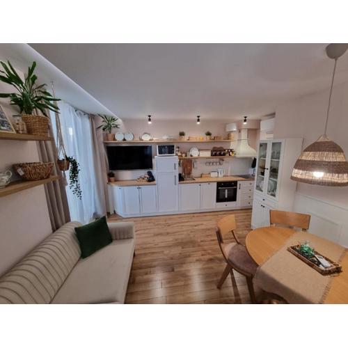 Apartment Polina - 2BD Next to Sea Garden with parking