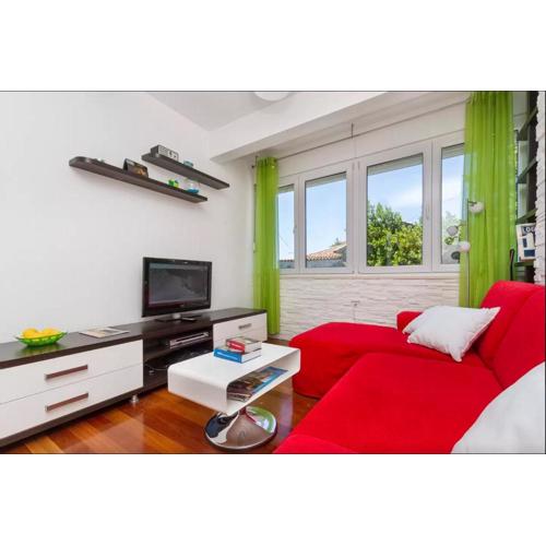 Apartment Put Meja