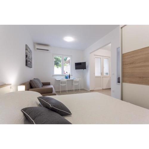 Apartment R&R