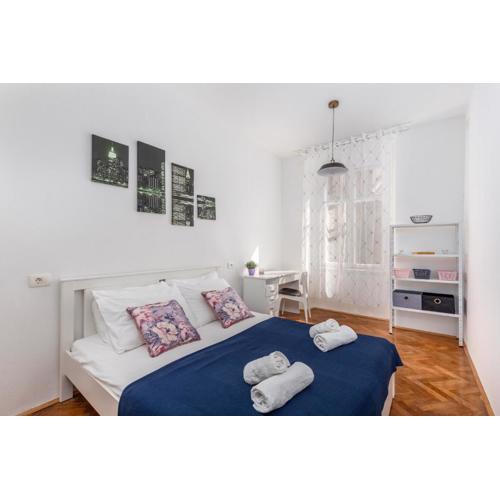 Apartment S with three rooms in the centar