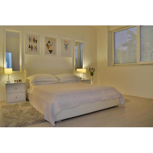 Apartment Seven