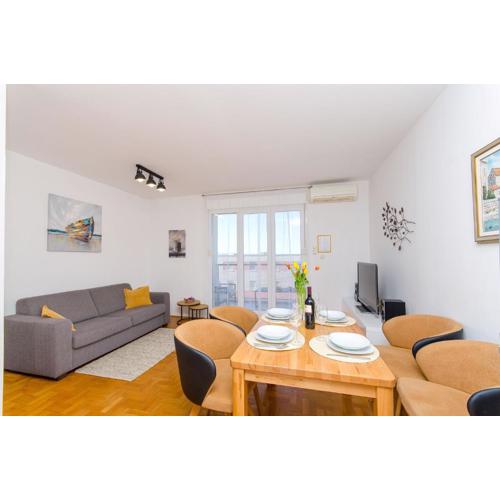 Apartment Smile with secure private garage