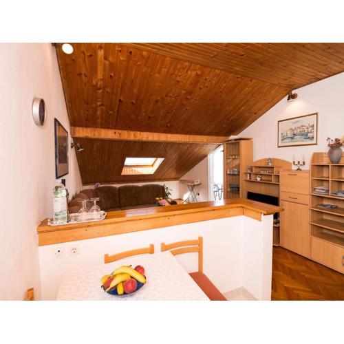 Apartment Sr - Two-Bedroom Apartment with Balcony and Sea View