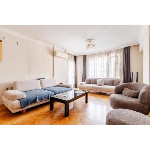 Apartment surrounded by malls in Balcova