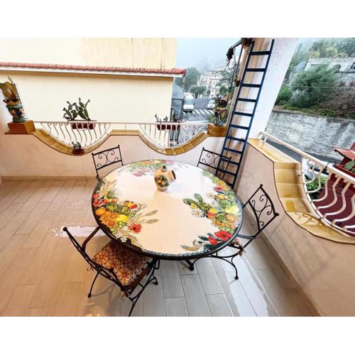 Apartment TAORMINA center with TERRACE, via Celestino Penna 6