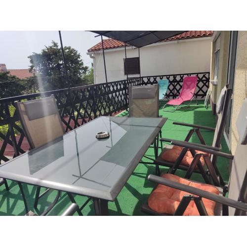 Apartment Teresa with big terrace Dramalj