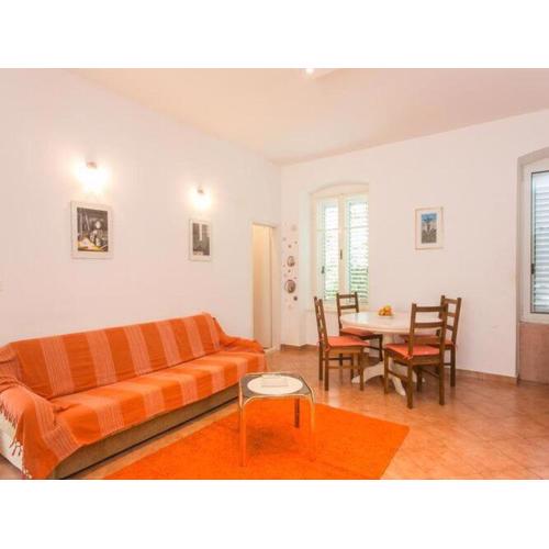 Apartment Tranquilo- Two Bedroom Apartment with Garden View