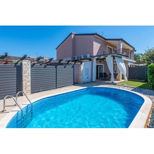 Apartment Ugrin, a cozy and relaxing retreat minutes from the Beach