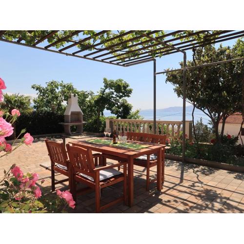 Apartment Valentina-3 by Interhome