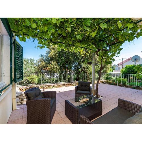 Apartment Valonija - Two Bedroom Apartment with Terrace and Garden View
