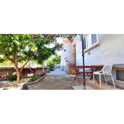 Apartment Vega with private garden, terrace and garage