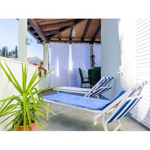 Apartment Villa Mikica - Four Bedroom Duplex Apartment with Terrace and Partial Sea View