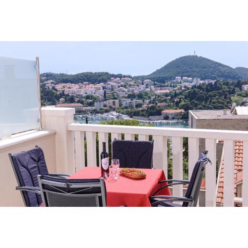 Apartment Violeta 2 with parking