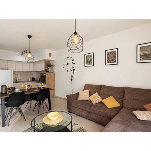 Apartment Why Not - Two Bedroom Apartment with Balcony