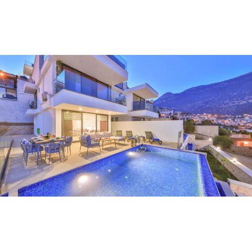 Apartment with 2 Swimming Pools 8292