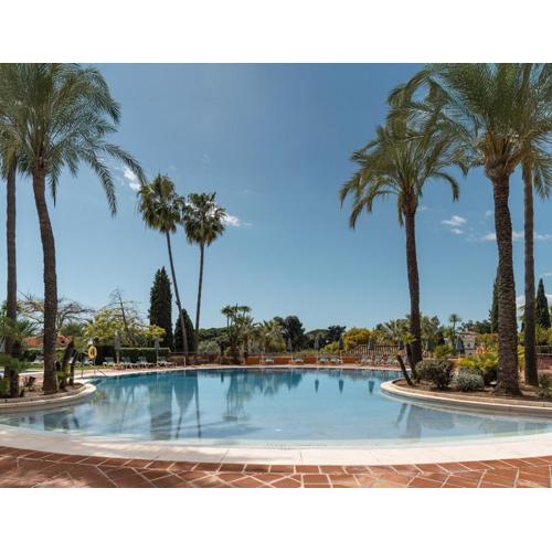 Apartment with a garden near the sea in Gran Bahía de Marbella