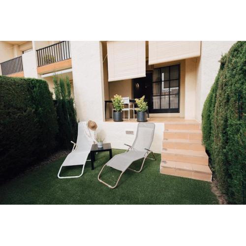 Apartment with air conditioning and communal pool