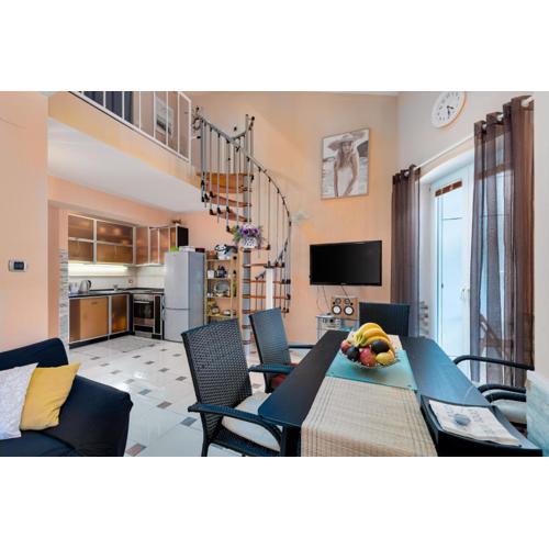 Apartment with Balcony and Mountain View Oleandra 5