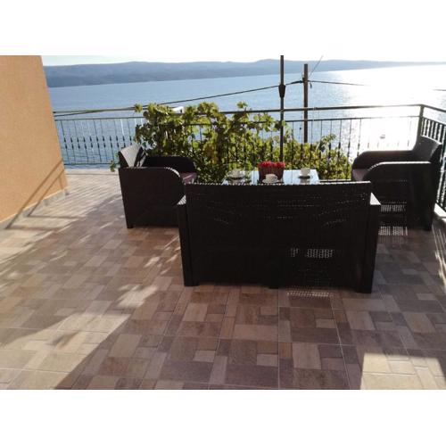 Apartment with balcony and sea view