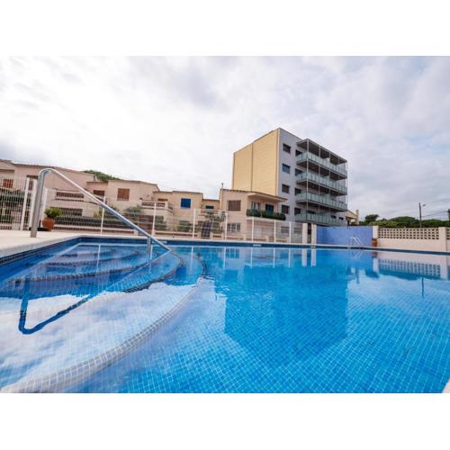 Apartment with community pool for 4 people - Riells area