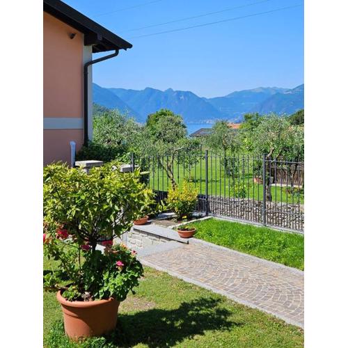 Apartment with garden and parking
