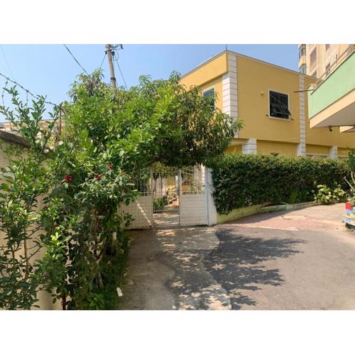 Apartment with garden in the center of Durres