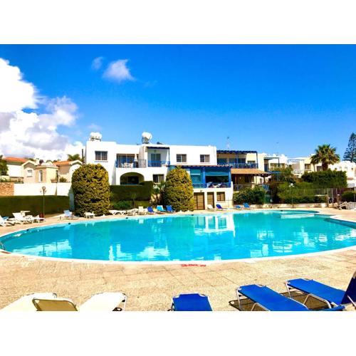 Apartment with large pool