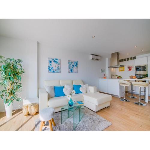 Apartment with panaromic sea views