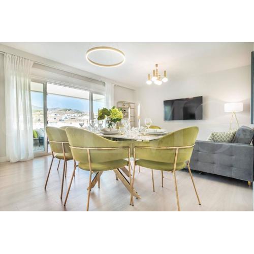 Apartment with parking, gym & terrace by REMS