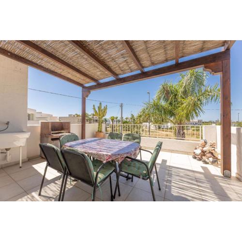 Apartment With Patio Near The Sea