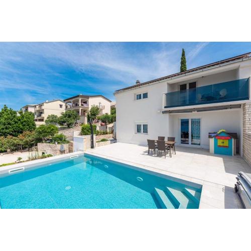 Apartment with pool by aneo travel