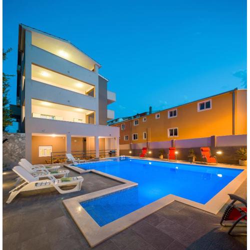 Apartment with private swimming pool