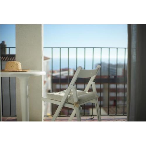 APARTMENT WITH SEA VIEW & pool, garden, dishwasher