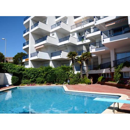 Apartment with six rooms near Riells