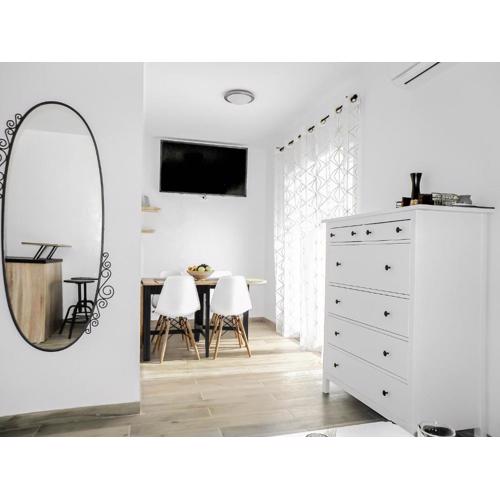 Apartment with terrace and free parking - Beach nearby