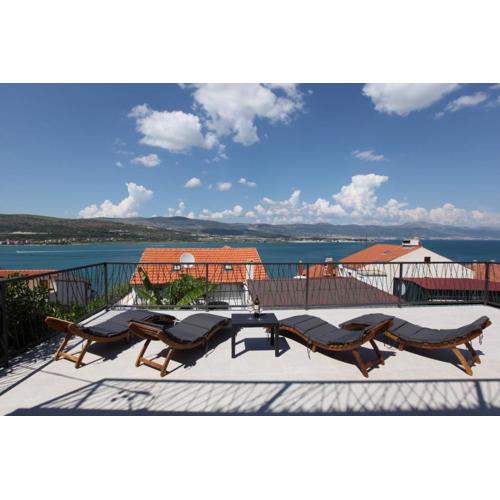 Apartment with terrace and sea view - LUCIC