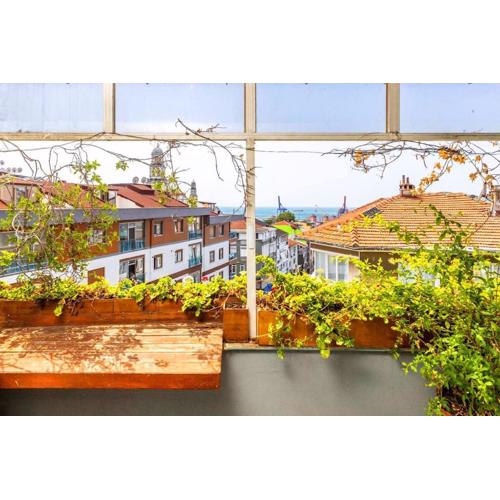 Apartment with terrace and seaview in Selimiye, Uskudar
