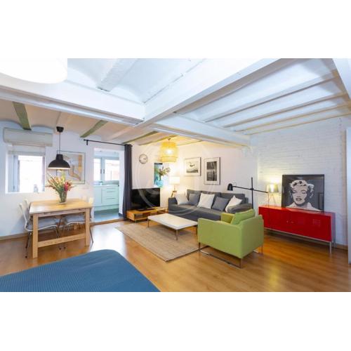 Apartment with terrace in Gracia